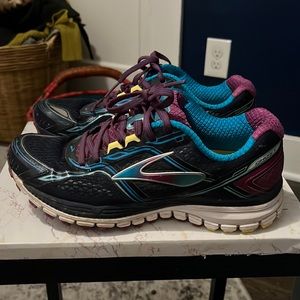 Women’s Brooks Ghost 8, size 8.